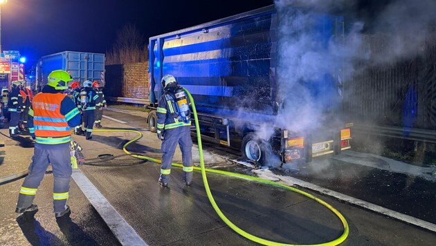 Die Einsatzkräfte konnten den Brand rasch löschen. (Bild: Werner Kerschbaummayr)