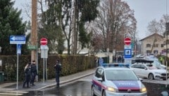 Bei der Grazer VS Peter Rosegger herrschte am Montagmorgen ein großes Polizeiaufgebot. (Bild: Kallinger)