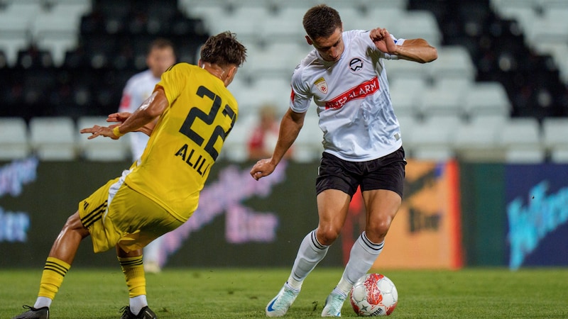 Mujanovic (right) is unhappy with his playing time. (Bild: GEPA pictures)