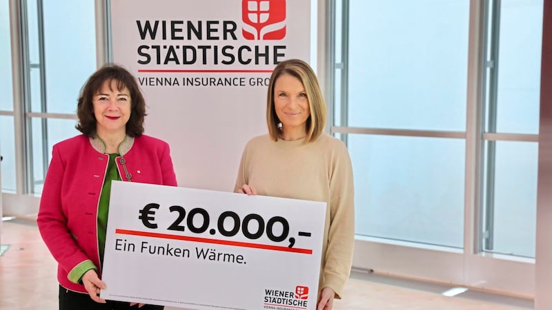 Doris Wendler, Vorstandsdirektorin der Wiener Städtische Versicherung mit „Funken Wärme“-Schirmherrin Barbara Stöckl. (Bild: Jöchl Martin/Martin Jöchl)