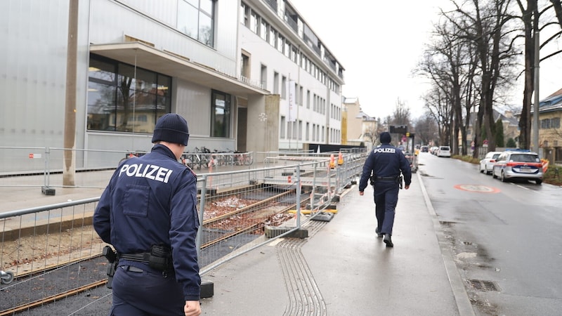 On Monday, the police were deployed following the threats. (Bild: Birbaumer Christof)