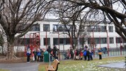 Tausende Kinder mussten wegen der Bombendrohung am Montag ihre Klasse verlassen.