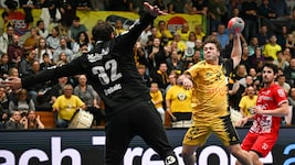 Robin Kritzinger (Mitte) und die Bregenzer wollen heute in der Serie auf 1:1 stellen. (Bild: GEPA pictures)