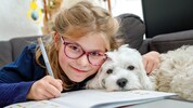 Tiere und Kinder haben oft eine starke Verbindung zueinander. Mit einem Haustier lernt man ...