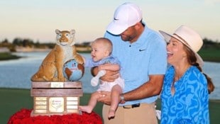 Golfprofi Scottie Scheffler gewann wie im Vorjahr die Hero World Challenge von Tiger Woods. Seinem Sohn Bennett gefiel die Trophäe besonders gut. (Bild: 2024 Getty Images)