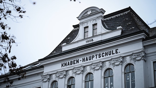 The skeleton was found in this old school in Vöcklabruck (Bild: Markus Wenzel)