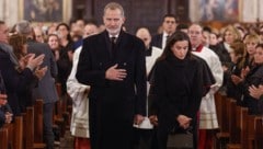 Felipe und Letizia in der Kathedrale von Valencia  (Bild: APA Pool/AFP/POOL/Kai FOSTERLING)