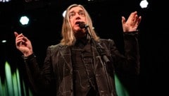 Schillernd und einzigartig: Einstürzende Neubauten-Legende Blixa Bargeld bei seinem Konzert im Wiener WUK. (Bild: Andreas Graf)