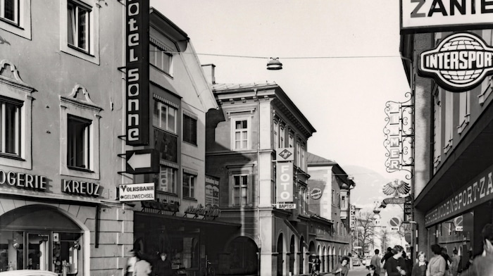 The cover picture shows Andrä-Kranz-Gasse.