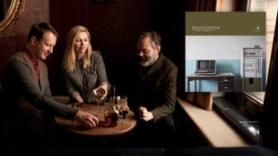 Der Whisky wärmt im Winter noch immer am besten – direkt danach kommt „The Night“, das neue Album von Saint Etienne. (Bild: Krone KREATIV/Heavenly Recordings, Paul Kelly)