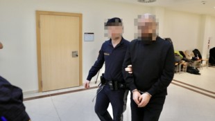 Der 39-jährige Iraner wird im Wiener Landl vorgeführt.