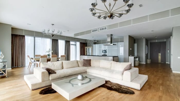You have to fork out around 1.5 million euros for just under 200 square meters in the posh complex.