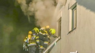 Der Einsatz war nur mit schwerem Atemschutz möglich. (Bild: FF Leoben Stadt)