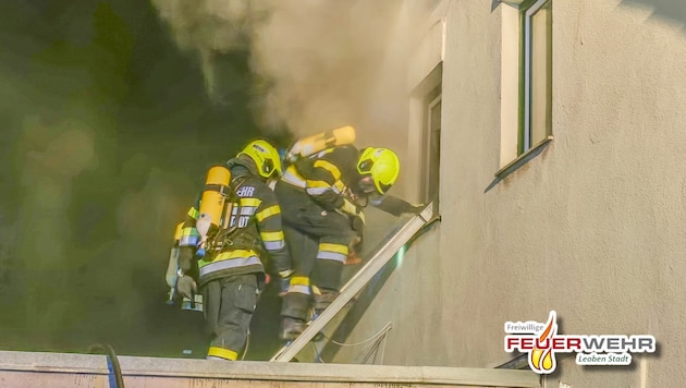 Der Einsatz war nur mit schwerem Atemschutz möglich. (Bild: FF Leoben Stadt)