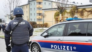 Ein Großaufgebot der Einsatzkräfte war in Amstetten vor Ort. (Bild: Crepaz Franz/Krone KREATIV)