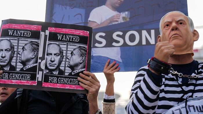 These protesters want to see Benjamin Netanyahu tried not only for corruption, but also for genocide.