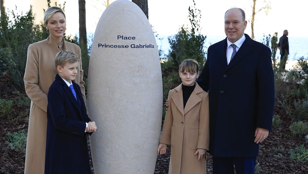 Jacques und Gabriella mit ihren Eltern Fürst Albert II. von Monaco und seiner Gemahlin Charlène (Bild: AFP)