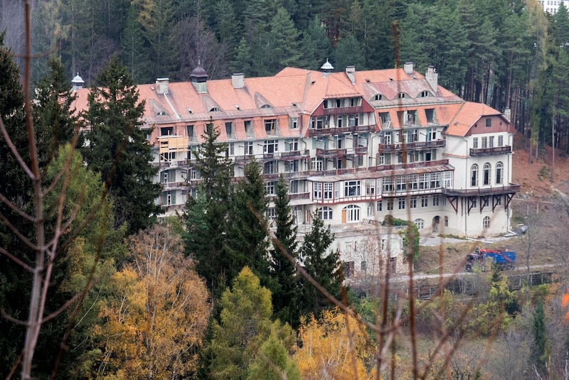 Das Kurhaus steht in den Startlöchern. Noch verzögert die Naturschutzorganisation „Alliance for Nature“ die Pläne des Steirers Florian Weitzer. (Bild: Doris_SEEBACHER)