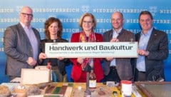 Uwe Reinsperger, Leiter des NÖ Gebietsbauamtes, Projektinitiatorin Johanna Digruber, Landeshauptfrau Johanna Mikl-Leitner, Bürgermeister Hermann Doppelreiter und WK-NÖ-Präsident Wolfgang Ecker. (Bild: Doris_SEEBACHER)