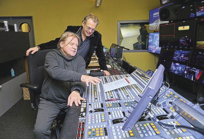 The director of the program Kurt Pongratz with ORF Head of Entertainment Martin Gastinger