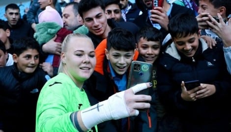 Fotos mit Andrea Gurtner sind in Trabzonspor heiß begehrt. (Bild: Andrea Gurtner)