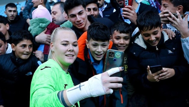 Photos with Andrea Gurtner are highly coveted in Trabzonspor. (Bild: Andrea Gurtner)