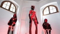 Vandalenakt auf die Marienkapelle vor dem OK Platz, in der „Sex Dolls“ zu sehen waren.  (Bild: kunst-dokumentation.com)