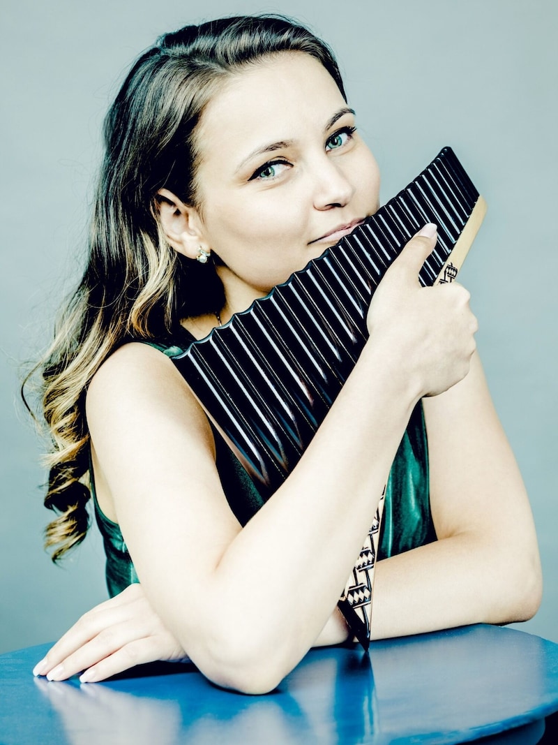 Panflötistin Andreea Chira und die Österreichischen Kammersolisten sorgen in der Pfarrkirche Bad Zell für Stimmung. Werke von: Mozart, Vivaldi, Händel u. a. Kosten: VVK: 20 Euro; AK: 25 Euro Datum: Freitag, 13. Dezember, um 19.30 Uhr Infolink: kulturforum-badzell.at (Bild: Andreea Chira)