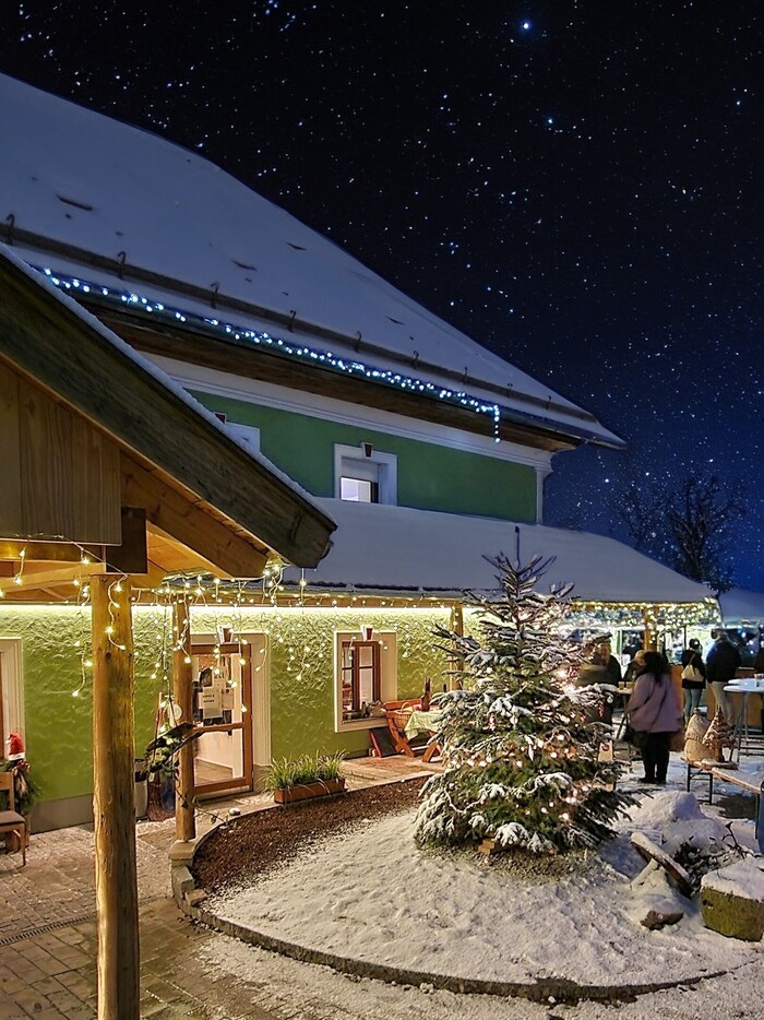 Zum traditionellen Standlmarkt mit Genuss und Handwerk lädt die Hofzeit in Rottenbach, ...