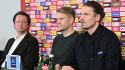 Peter Schöttl, Peter Perchtold und Sebastian Prödl (v.l.n.r.) (Bild: APA/HELMUT FOHRINGER)