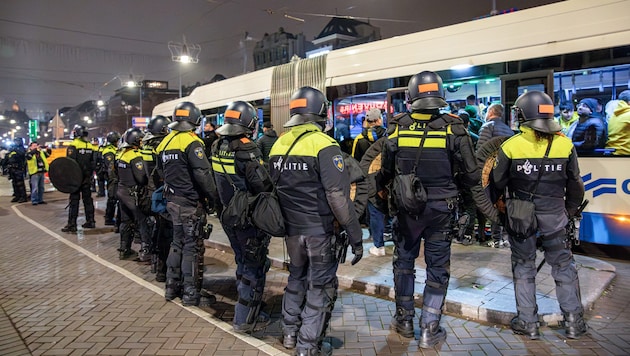 There were riots in Amsterdam on the night of November 7-8. (Bild: AFP/APA/ANP/VLN Niews)