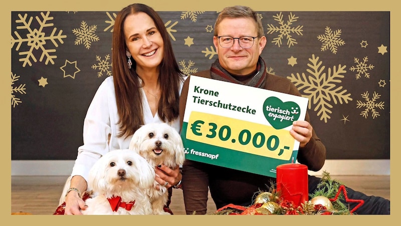 Shortly before Christmas, Fressnapf Austria Managing Director Hermann Aigner presented Maggie Entenfellner with a generous donation to support the "Krone" animal corner. (Bild: Krone KREATIV/Reinhard Holl)