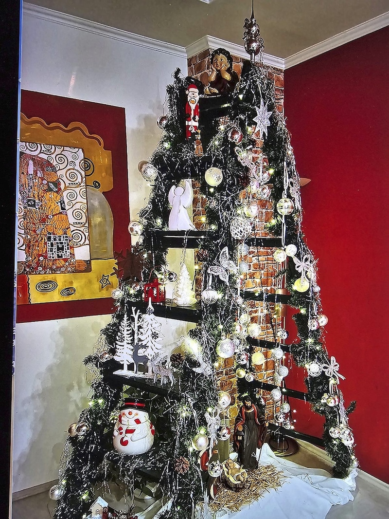 Impressive. A tree ladder decorates the Töpfer family's living room. (Bild: Weber Franz/Franz Weber)