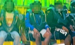 Ganz rechts: Tyler Sampson mit manipuliertem Sicherheitsbügel sitzend nur Sekunden vor dem ...