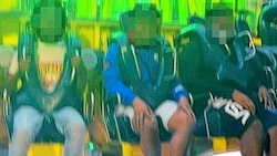 Ganz rechts: Tyler Sampson mit manipuliertem Sicherheitsbügel sitzend nur Sekunden vor dem ...