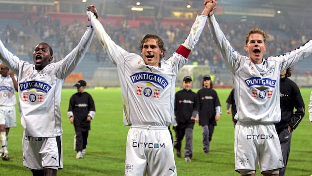 Johnny Ertl (rechts) und Jürgen Säumel (Mitte) jubelten gemeinsam für Sturm. (Bild: GEPA/GEPA pictures)