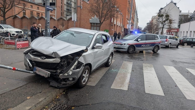 The car came to a standstill at the stop sign in front of the hospital. (Bild: zVg, Krone KREATIV)