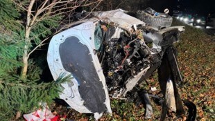 Das Unfallauto landete im Straßengraben.