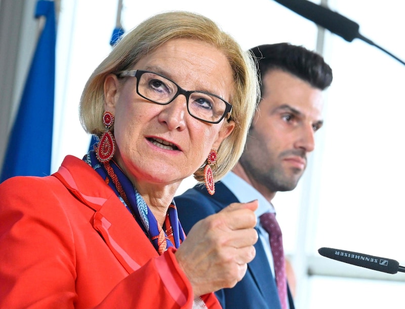 Johanna Mikl-Leitner and Udo Landbauer want to send out a signal of solidarity with long-suffering rural people. (Bild: APA/HELMUT FOHRINGER / APA / picturedesk.com)