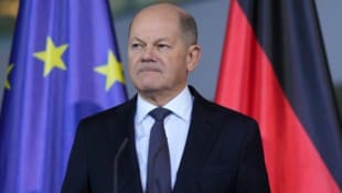 Deutschlands Bundeskanzler Olaf Scholz (SPD) hat am Mittwoch die Vertrauensfrage beim Bundestag beantragt. (Bild: AP/The Associated Press)