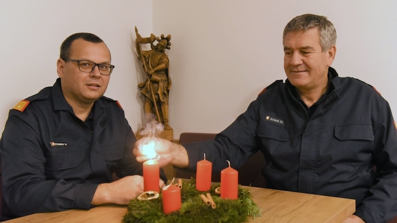 Christoph Stockinger und Stefan Schaub vom Abschnittsfeuerwehrkommando Amstetten (Bild: Zarl Wolfgang)