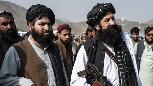 Der Flüchtlingsminister der Taliban-Staatsführung, Khalil Haqqani (Bild: AFP )