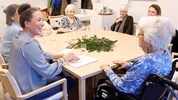 Krone+-Redakteurin Denise Zöhrer (v.l.) traf Jung und Alt für ein Gespräch ...