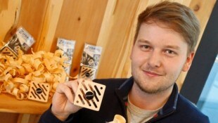 Daniel Albart hat sich auf Zirbenholz spezialisiert. Mit seiner Firma „Zirbelino“ bietet er ...
