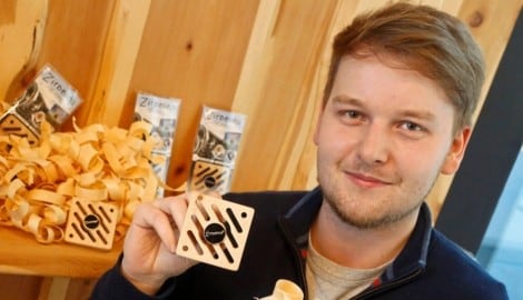 Daniel Albart hat sich auf Zirbenholz spezialisiert. Mit seiner Firma „Zirbelino“ bietet er verschiedene Produkte an. (Bild: Rojsek-Wiedergut Uta)