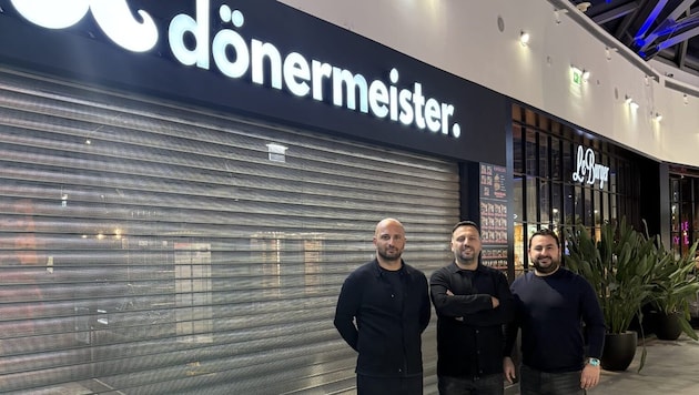 (from left) The experienced restaurateurs Kadir Sicimoglu, Ekrem Tütüncü and Ulas Celikkol are now also providing visitors to the Auhof Center with high-quality street food. (Bild: zVg)