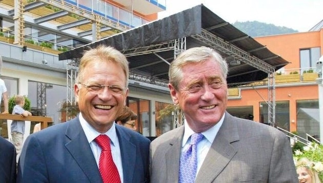 Peter Ambrozy and Hannes Androsch at the opening of the Vivamayr Resort in Maria Wörth in 2005. (Bild: KRONEN ZEITUNG)