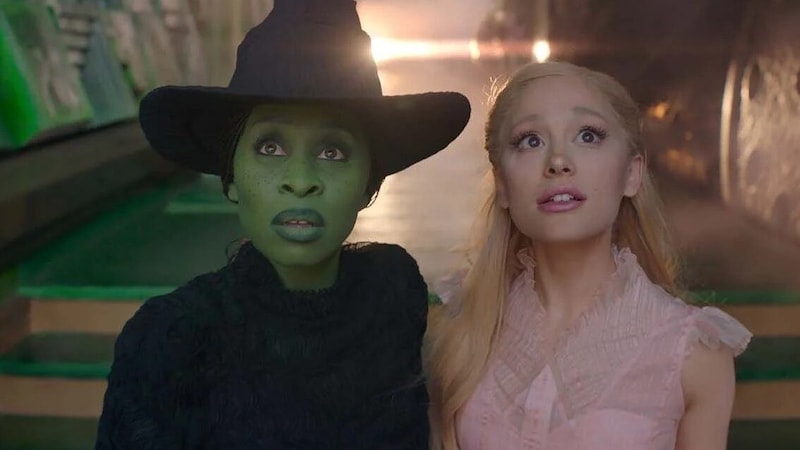 Elphaba (Cynthia Erivo) und Glinda (Ariana Grande) sind die Hexen von Oz.  (Bild: Copyright Universal Studios)