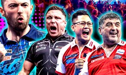 Luke Humphries, Gerwyn Price, Rowby-John Rodriguez, Mensur Suljovic (von links) kommen 2025 nach ...