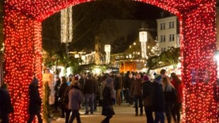 Der Bregenzer Weihnachtsmarkt hat bereits seit 15. November geöffnet – für Stefan Vögel ist das zu viel der „Besinnlichkeit“. (Bild: Mathis Fotografie)